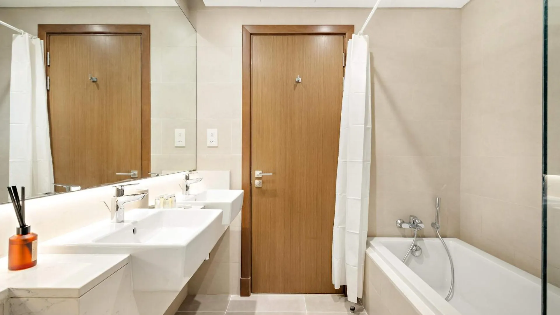 Silkhaus Canalside 2Br With Maid Room In Canal Front Residence Dubaj 0*,  Egyesült Arab Emírségek